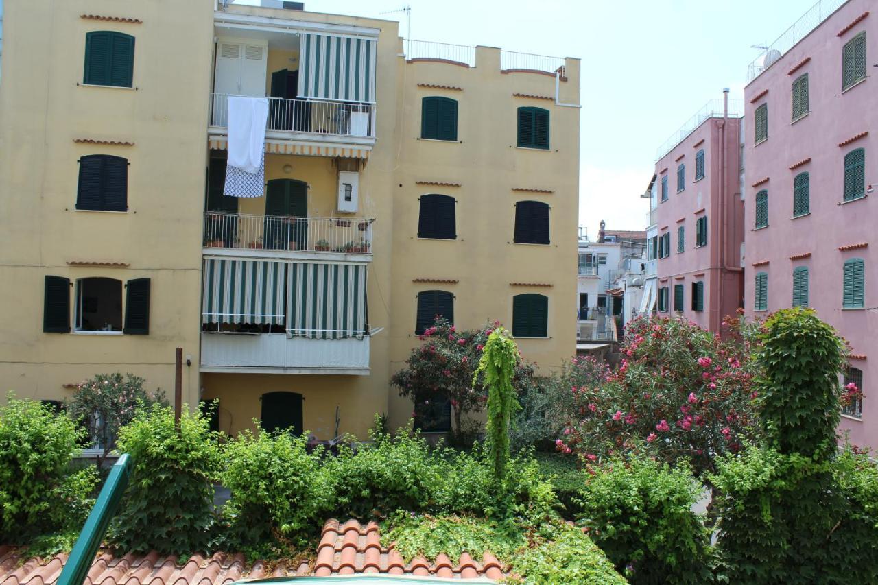 La Casa Ridente : Ischia Porto Apartamento Exterior foto